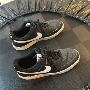 Nike Men's Black Sneakers court vision low